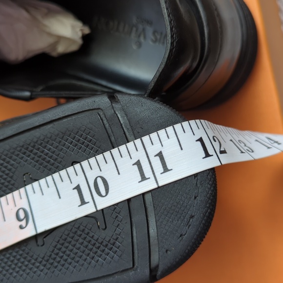 LOUIS VUITTON MONOGRAM SLALOM SNEAKERS - Picture 16 of 16